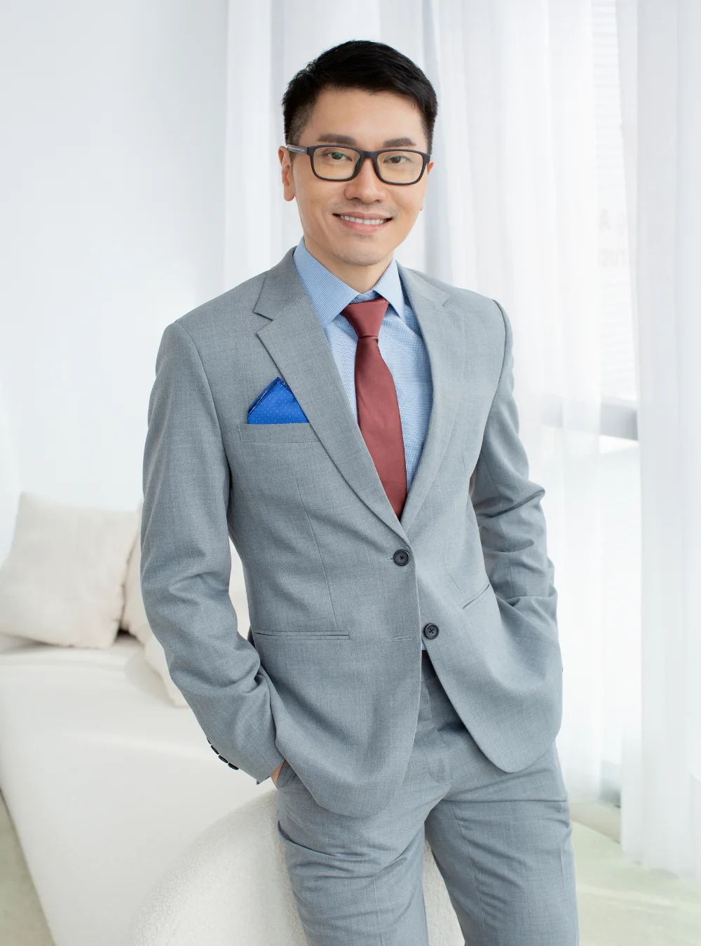 Dr Kenneth Lee portrait full Dr Kenneth Lee portrait full
